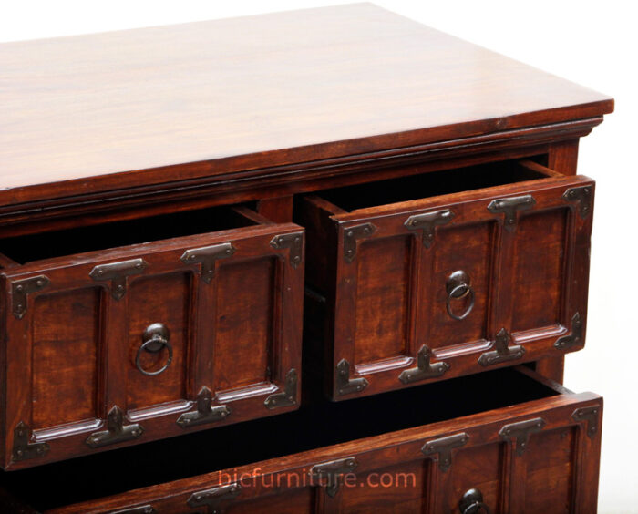 Wooden Chest of Drawers 31