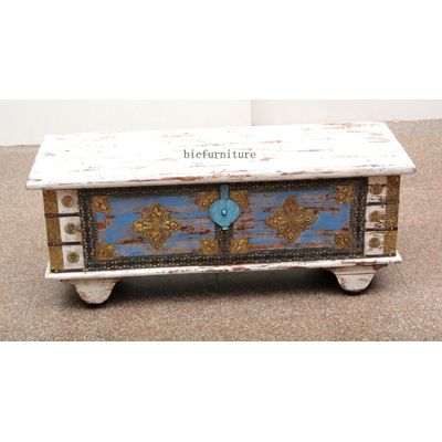 wooden painted blanket box1