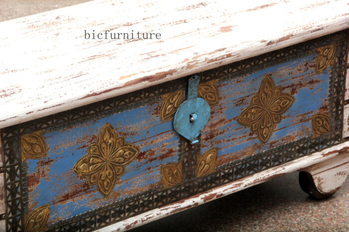 wooden painted blanket box3