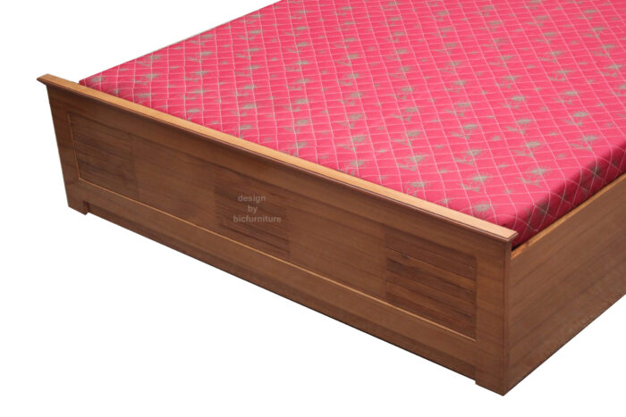 Footboard of veneer bed with strip design in facia
