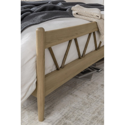 Solidwood King Size Bed With Crafted Panels On The Head And Footboards 2
